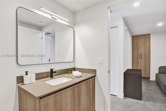 121 NE 5th St 2411, Miami, FL 33132