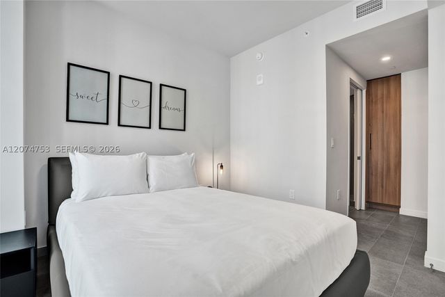 121 NE 5th St 2411, Miami, FL 33132
