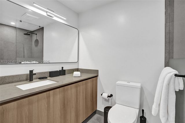 121 NE 5th St 2411, Miami, FL 33132