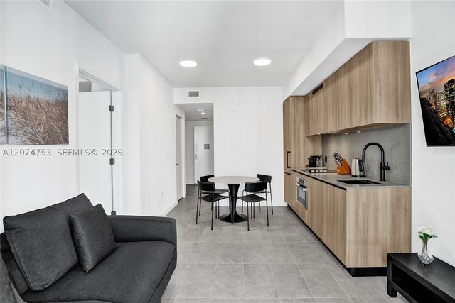 121 NE 5th St 2411, Miami, FL 33132