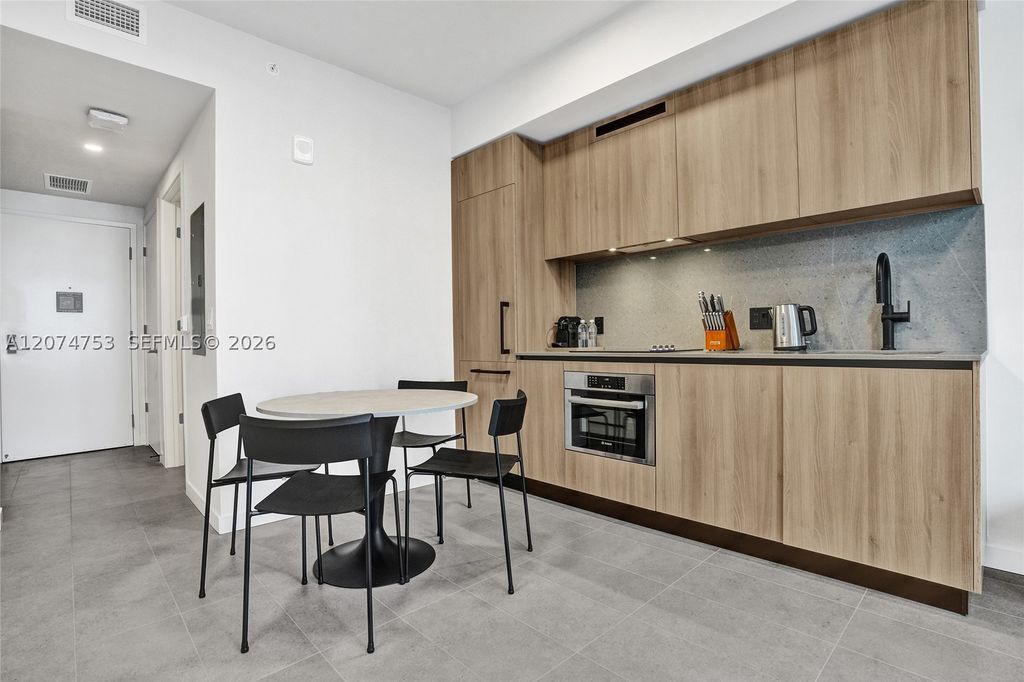 121 NE 5th St 2411, Miami, FL 33132