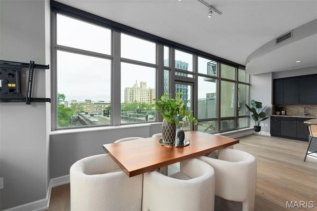 4909 Laclede Avenue 701, St Louis, MO 63108