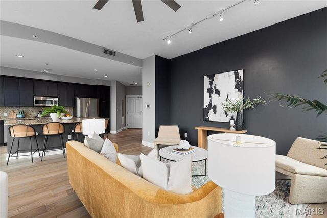 4909 Laclede Avenue 701, St Louis, MO 63108