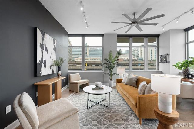 4909 Laclede Avenue 701, St Louis, MO 63108