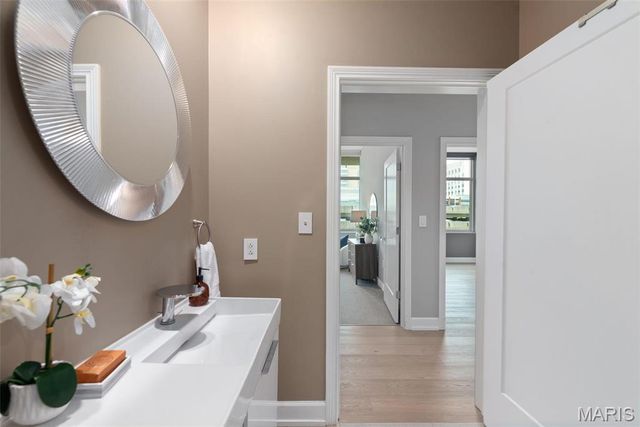 4909 Laclede Avenue 701, St Louis, MO 63108