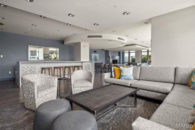 4909 Laclede Avenue 701, St Louis, MO 63108