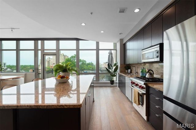 4909 Laclede Avenue 701, St Louis, MO 63108