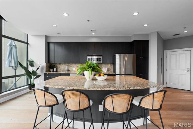 4909 Laclede Avenue 701, St Louis, MO 63108