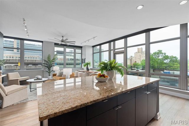 4909 Laclede Avenue 701, St Louis, MO 63108