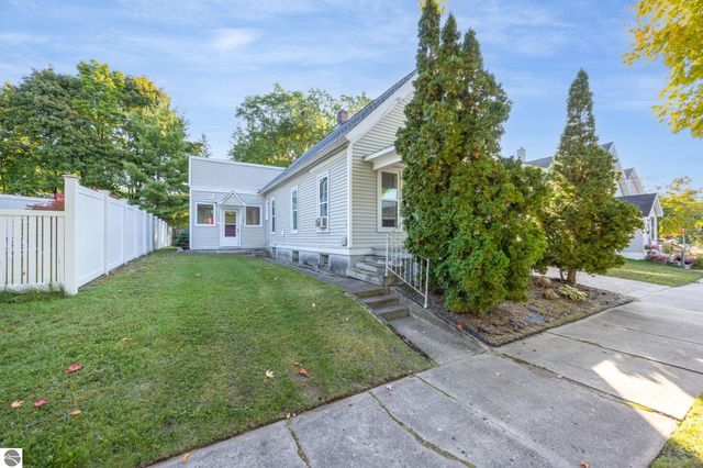 607 Maple Street, Cadillac, MI 49601