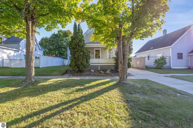 607 Maple Street, Cadillac, MI 49601