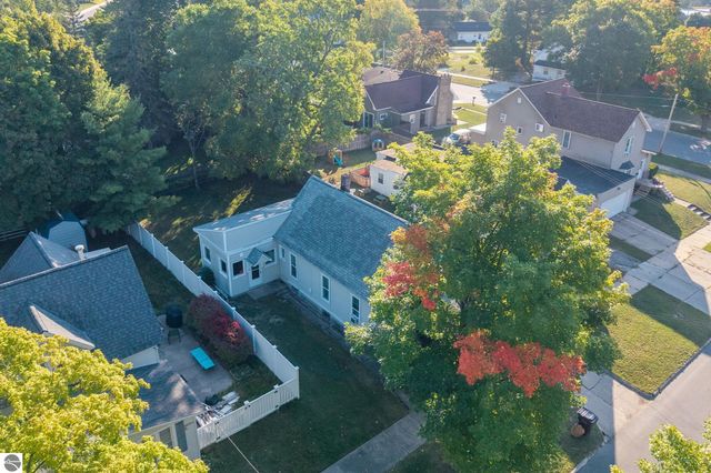 607 Maple Street, Cadillac, MI 49601