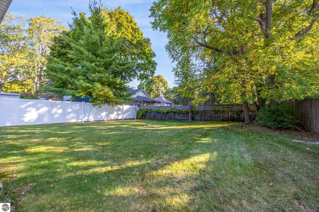 607 Maple Street, Cadillac, MI 49601