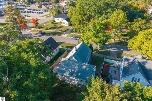 607 Maple Street, Cadillac, MI 49601