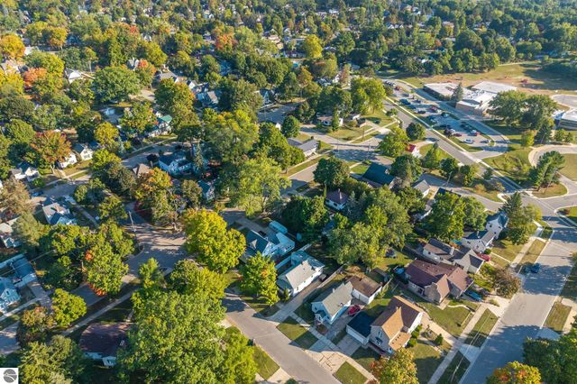 607 Maple Street, Cadillac, MI 49601