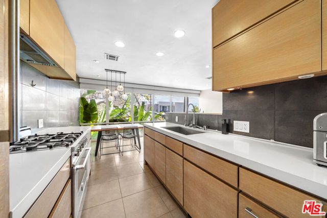 1145 Larrabee Street 19, West Hollywood, CA 90069