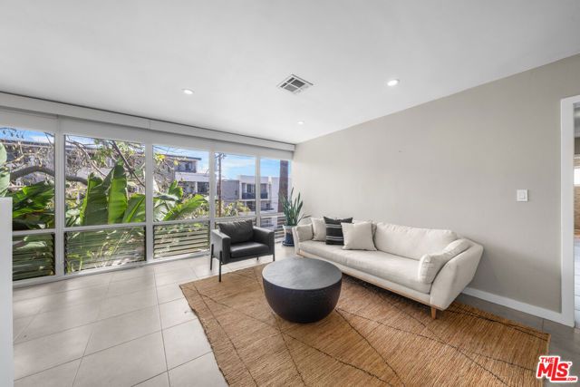 1145 Larrabee Street 19, West Hollywood, CA 90069