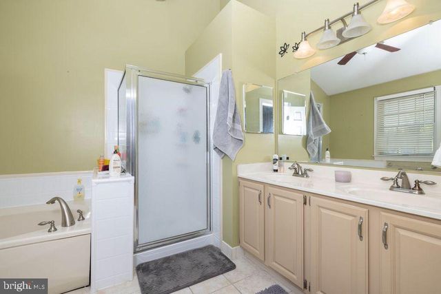 5 KINGBURY CT, Newark, DE 19711