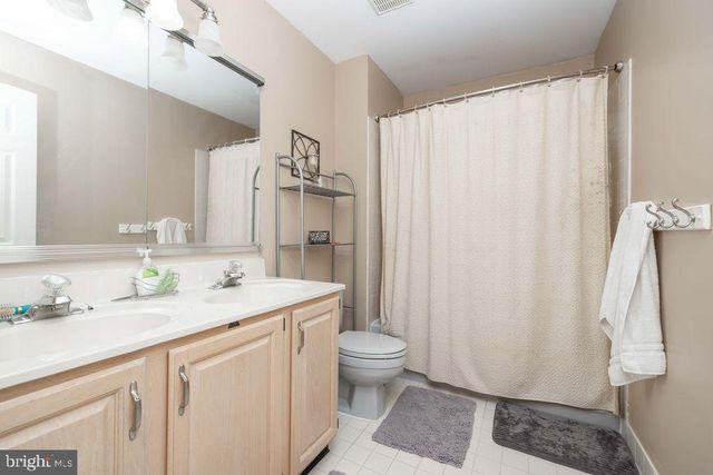 5 KINGBURY CT, Newark, DE 19711