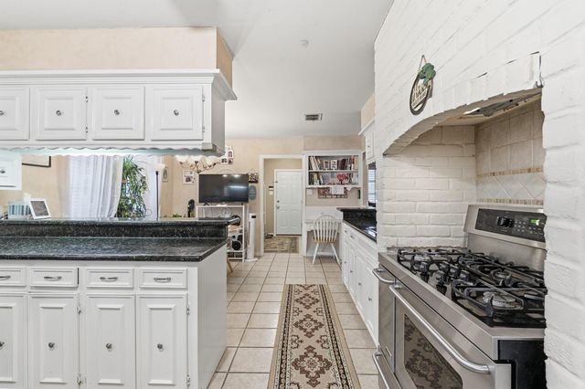 942 Brunswick Circle, Sugar Land, TX 77478