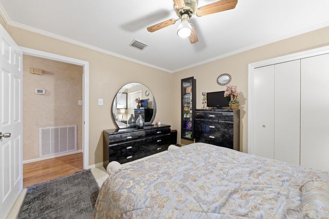 942 Brunswick Circle, Sugar Land, TX 77478