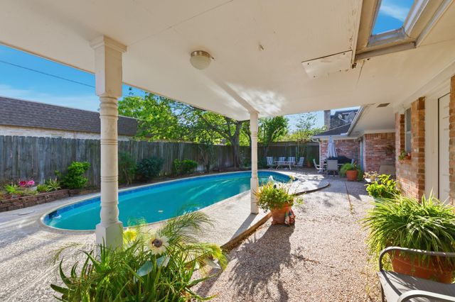 942 Brunswick Circle, Sugar Land, TX 77478