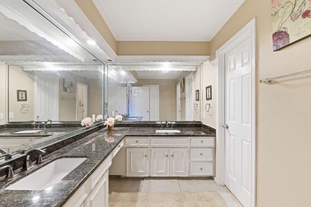 942 Brunswick Circle, Sugar Land, TX 77478