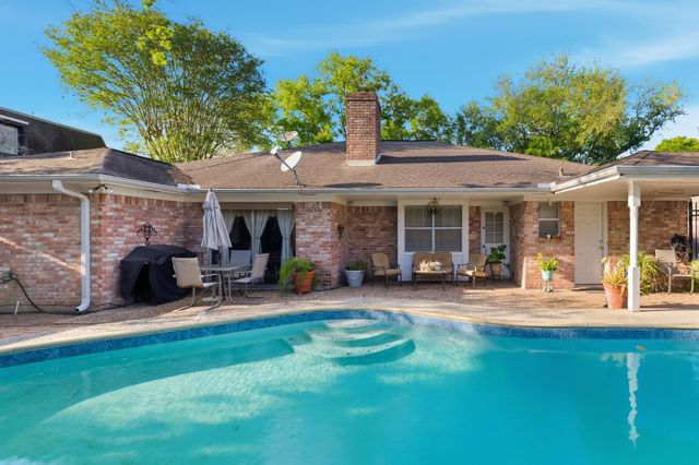 942 Brunswick Circle, Sugar Land, TX 77478