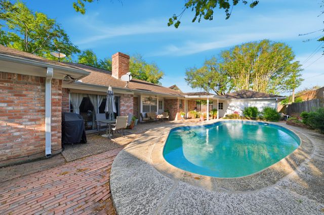 942 Brunswick Circle, Sugar Land, TX 77478