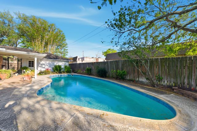 942 Brunswick Circle, Sugar Land, TX 77478