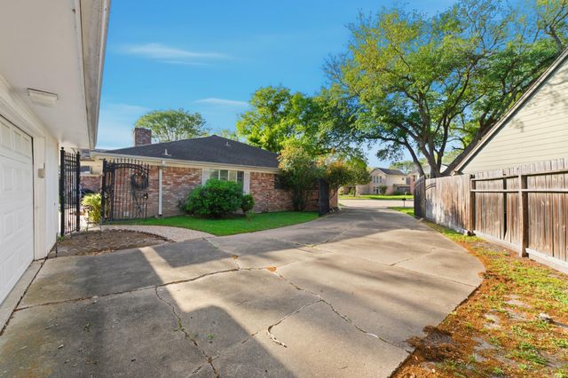 942 Brunswick Circle, Sugar Land, TX 77478