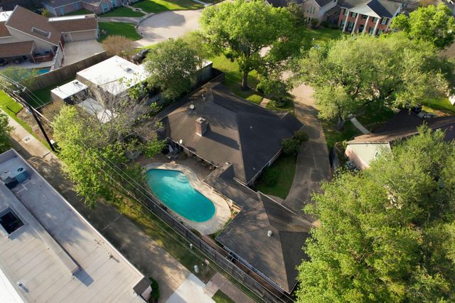 942 Brunswick Circle, Sugar Land, TX 77478