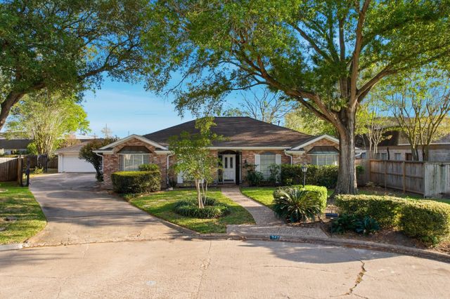 942 Brunswick Circle, Sugar Land, TX 77478