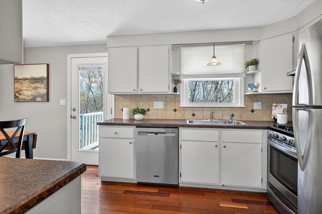 3 Elizabeth Ave, Burlington, MA 01803
