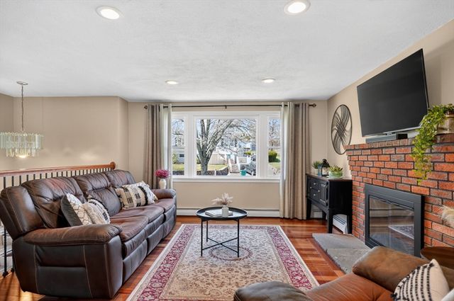 3 Elizabeth Ave, Burlington, MA 01803