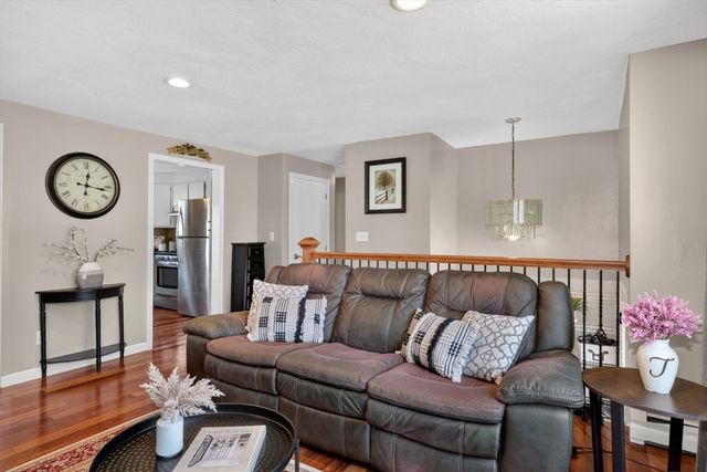 3 Elizabeth Ave, Burlington, MA 01803