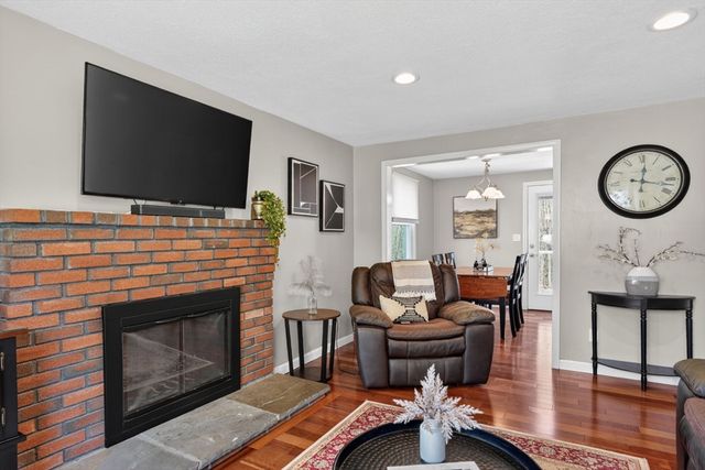 3 Elizabeth Ave, Burlington, MA 01803