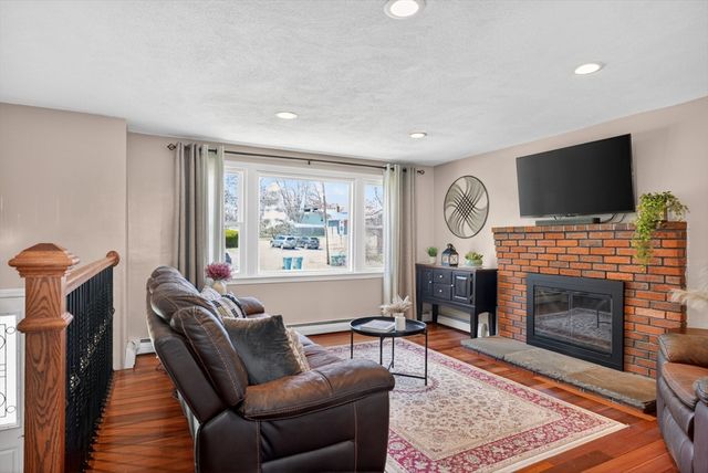 3 Elizabeth Ave, Burlington, MA 01803