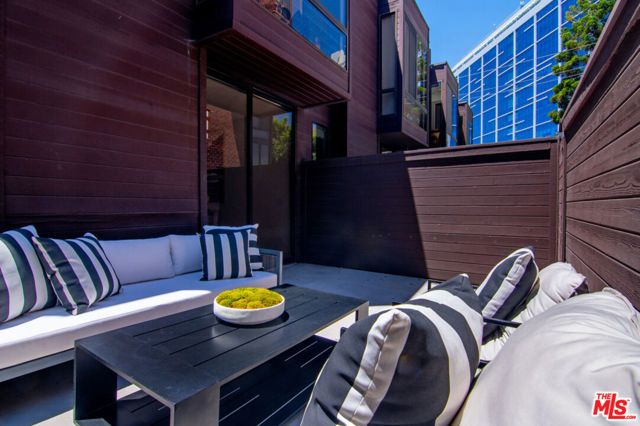 1033 Carol Drive T13, West Hollywood, CA 90069