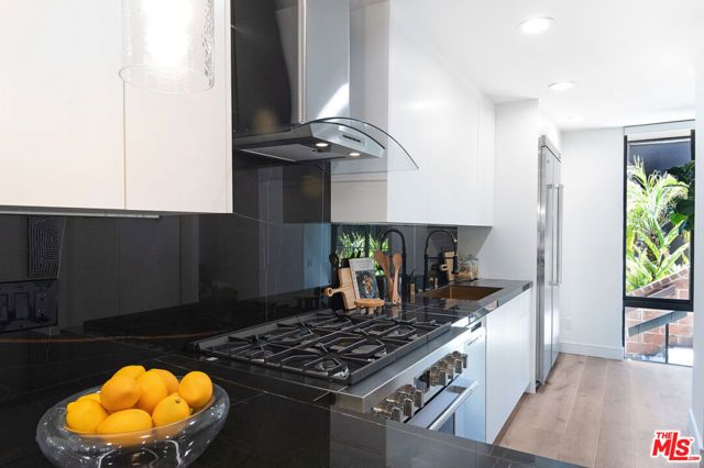 1033 Carol Drive T13, West Hollywood, CA 90069