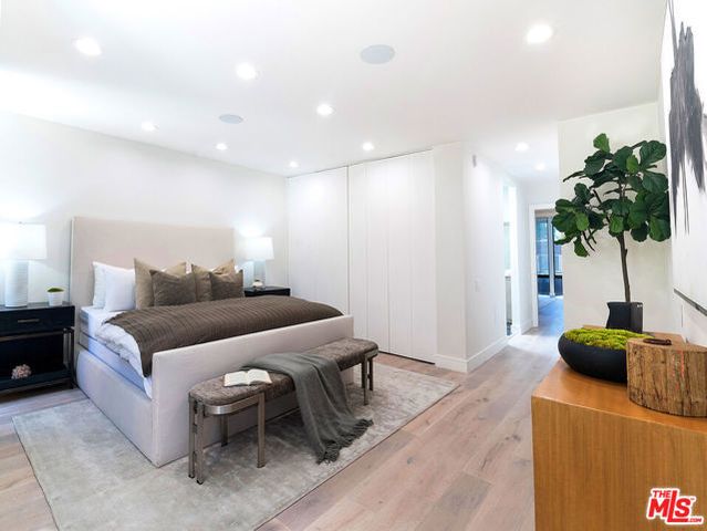 1033 Carol Drive T13, West Hollywood, CA 90069