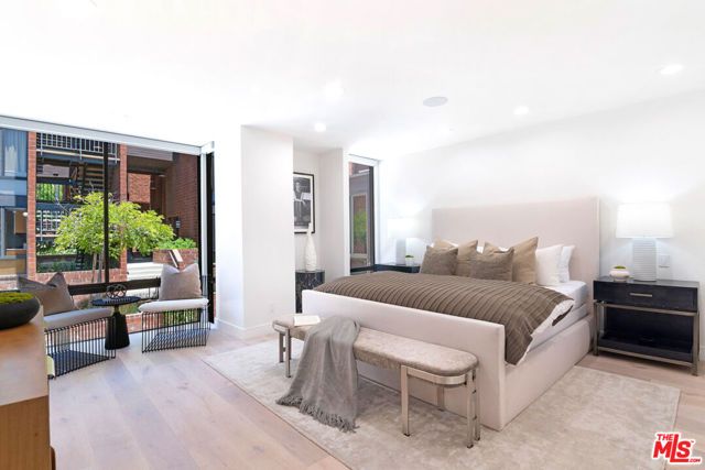 1033 Carol Drive T13, West Hollywood, CA 90069
