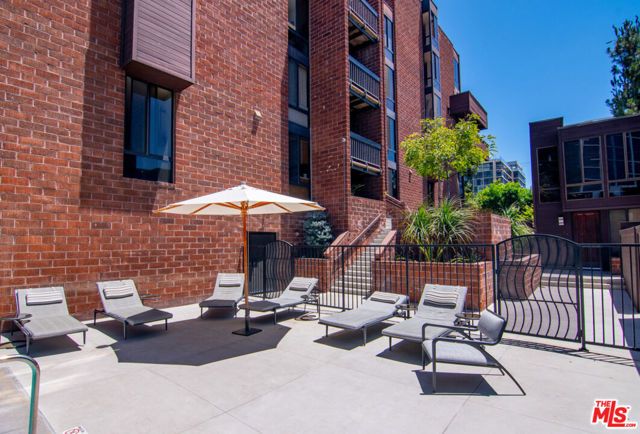 1033 Carol Drive T13, West Hollywood, CA 90069
