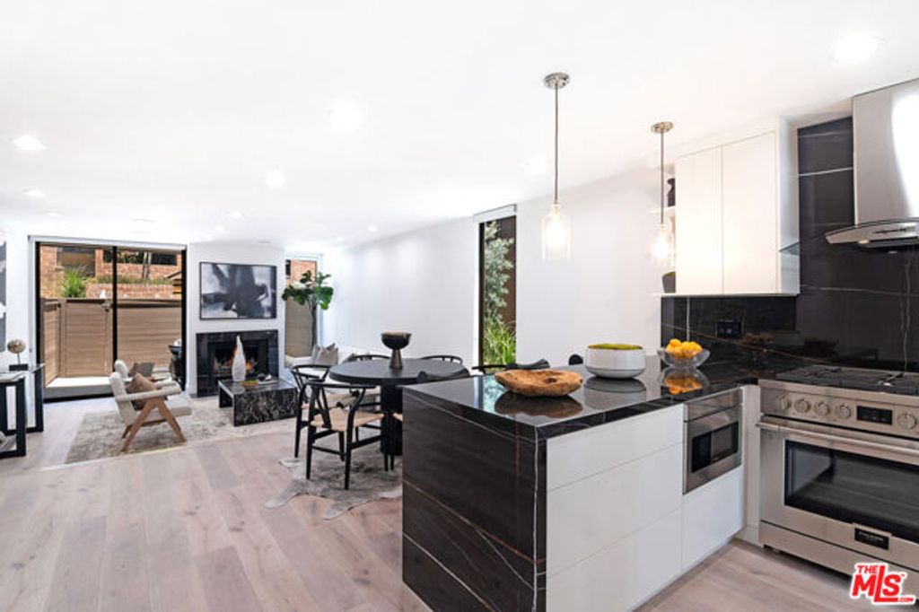 1033 Carol Drive T13, West Hollywood, CA 90069