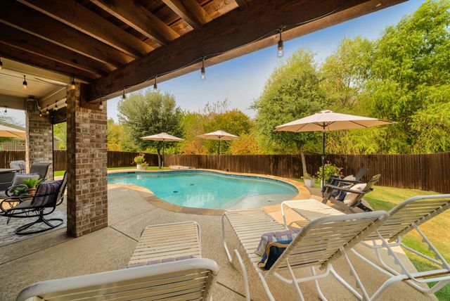 502 Royal Oaks Lane, Oak Point, TX 75068