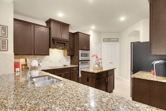 502 Royal Oaks Lane, Oak Point, TX 75068