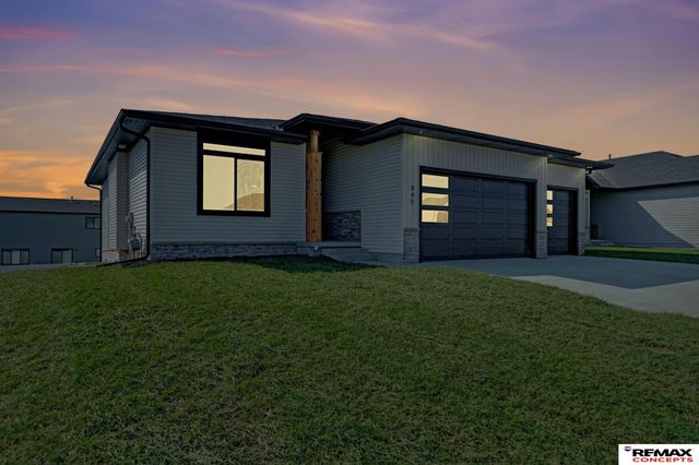 10325 S 77th Street, Lincoln, NE 68526