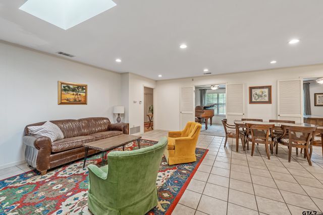 2220 Pollard Dr, Tyler, TX 75701