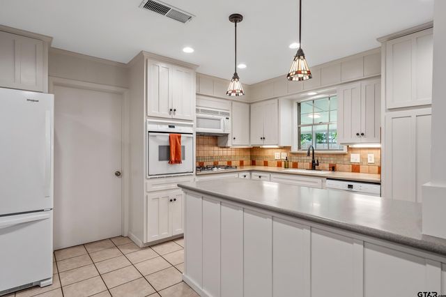 2220 Pollard Dr, Tyler, TX 75701