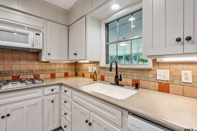 2220 Pollard Dr, Tyler, TX 75701
